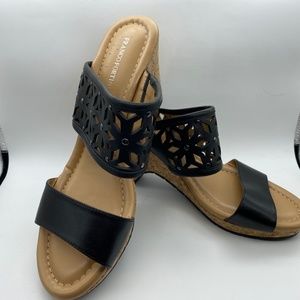 Black and tan wedges